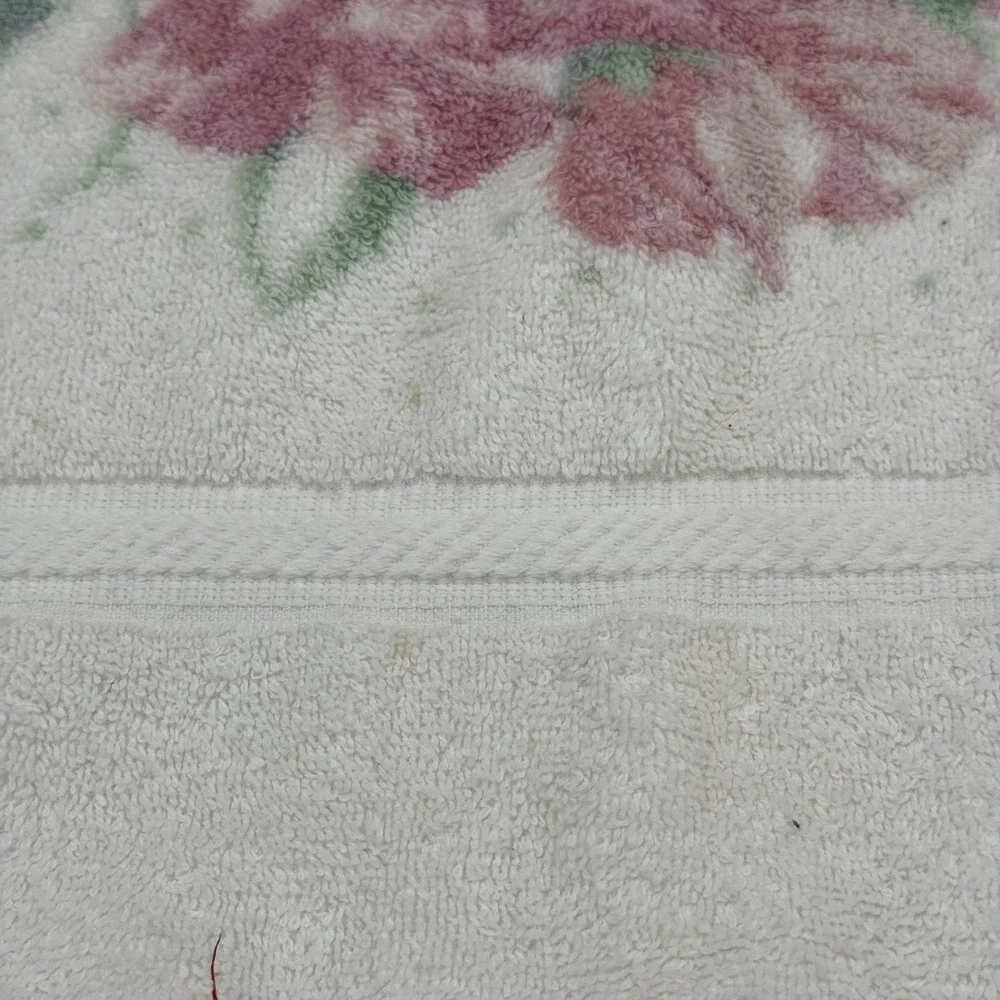Vintage Utica J P Stevens White Pink Pastel Butterfly‎ Floral Bath Towel U.S.A.